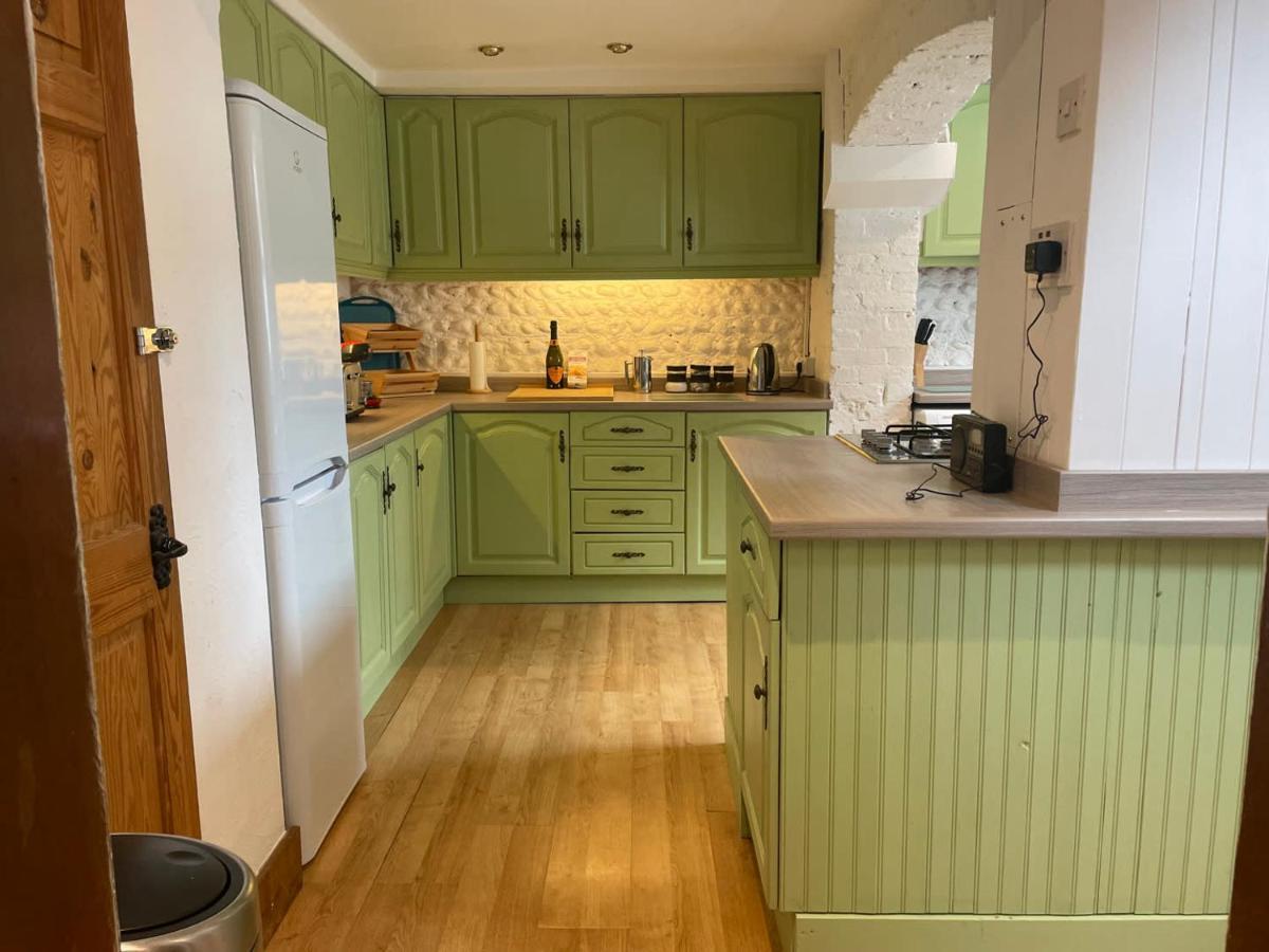 Spacious 4-Bed Beach Retreat For Families Steps From The Shore In Pevensey Bay Exterior photo