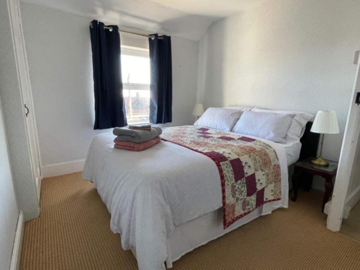 Spacious 4-Bed Beach Retreat For Families Steps From The Shore In Pevensey Bay Exterior photo