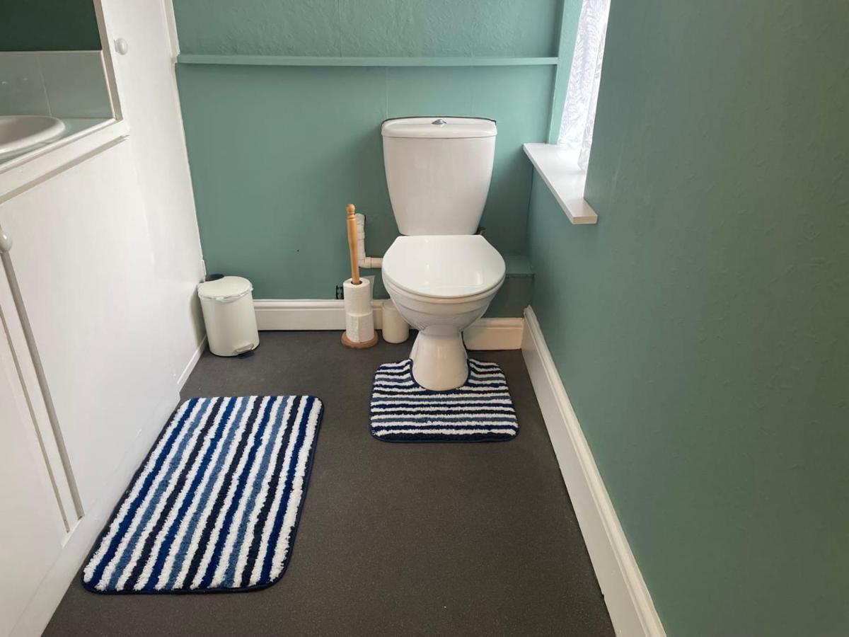 Spacious 4-Bed Beach Retreat For Families Steps From The Shore In Pevensey Bay Exterior photo