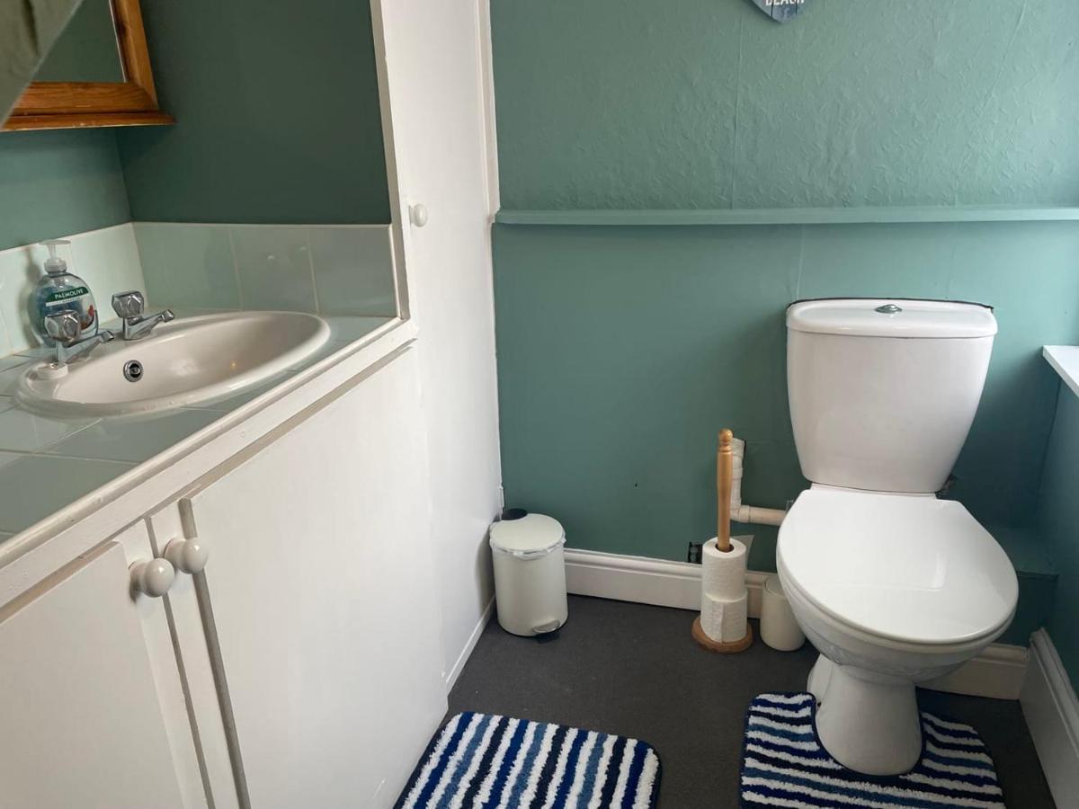 Spacious 4-Bed Beach Retreat For Families Steps From The Shore In Pevensey Bay Exterior photo