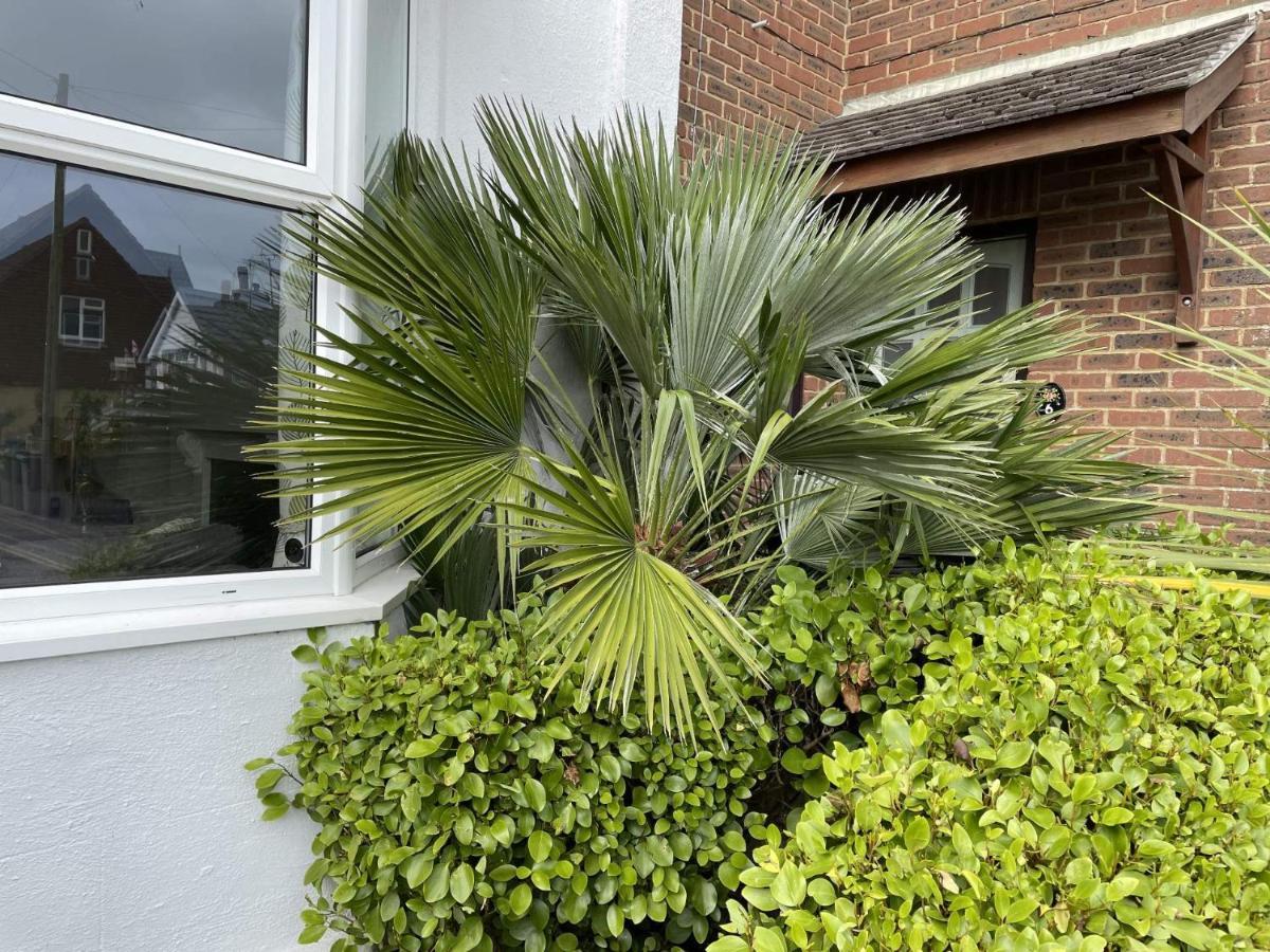 Spacious 4-Bed Beach Retreat For Families Steps From The Shore In Pevensey Bay Exterior photo