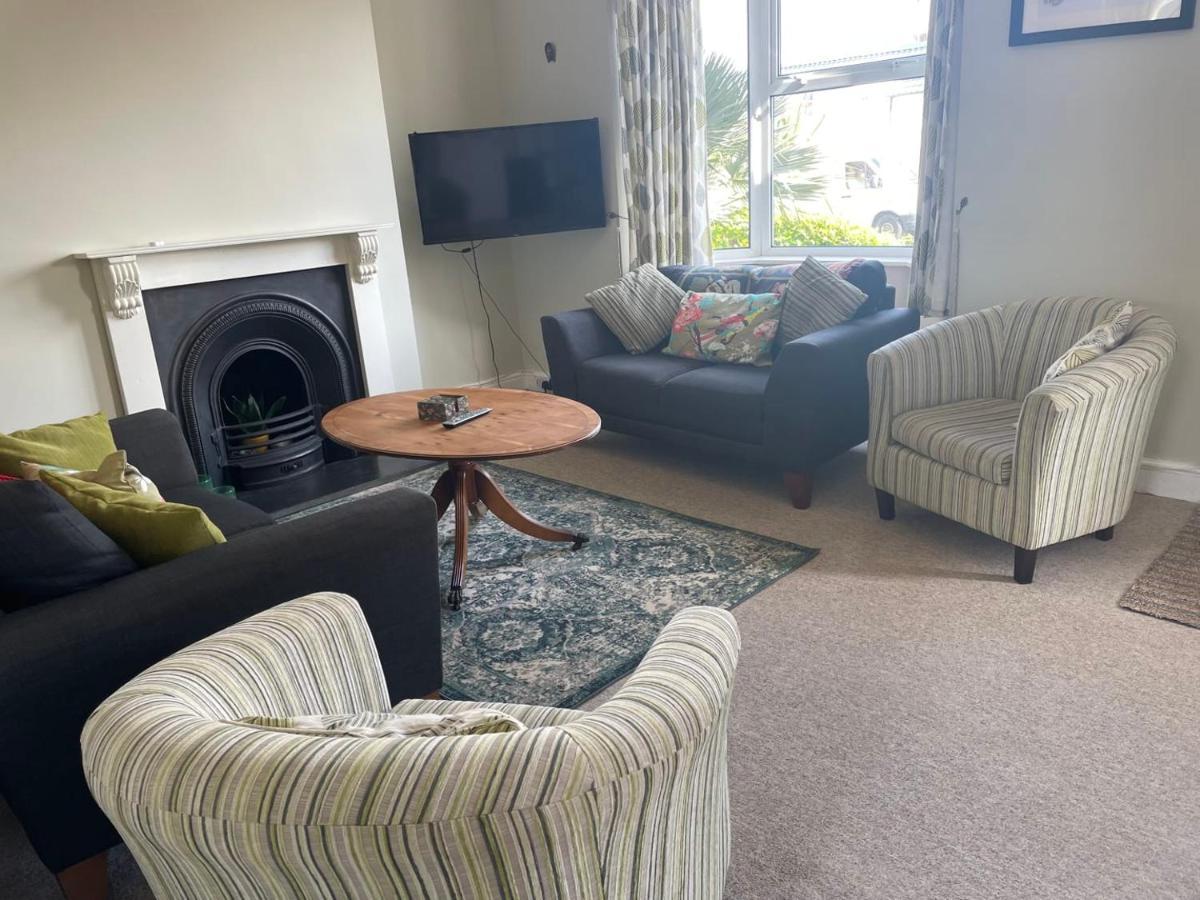 Spacious 4-Bed Beach Retreat For Families Steps From The Shore In Pevensey Bay Exterior photo